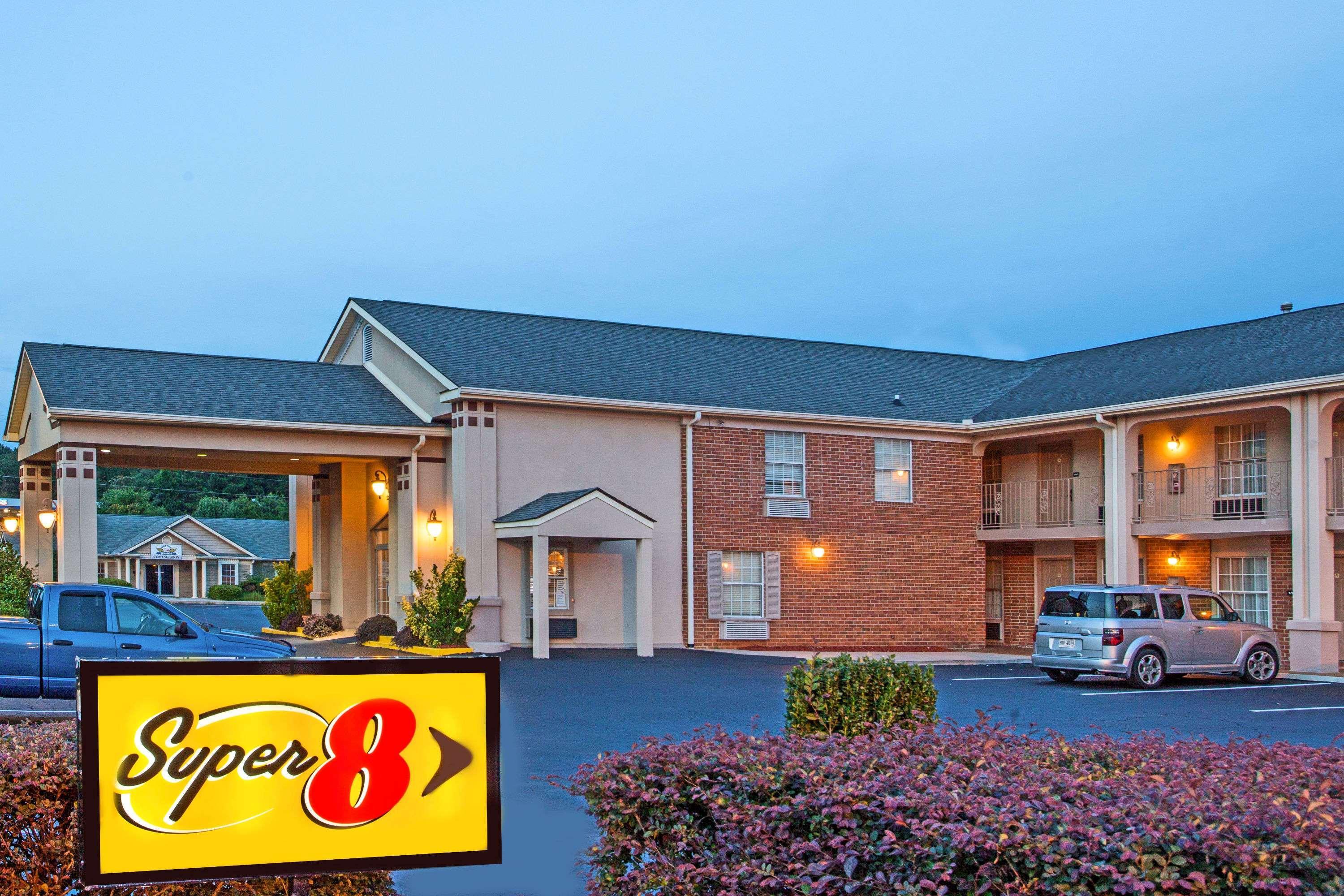 Super 8 By Wyndham Covington Hotel Exterior photo