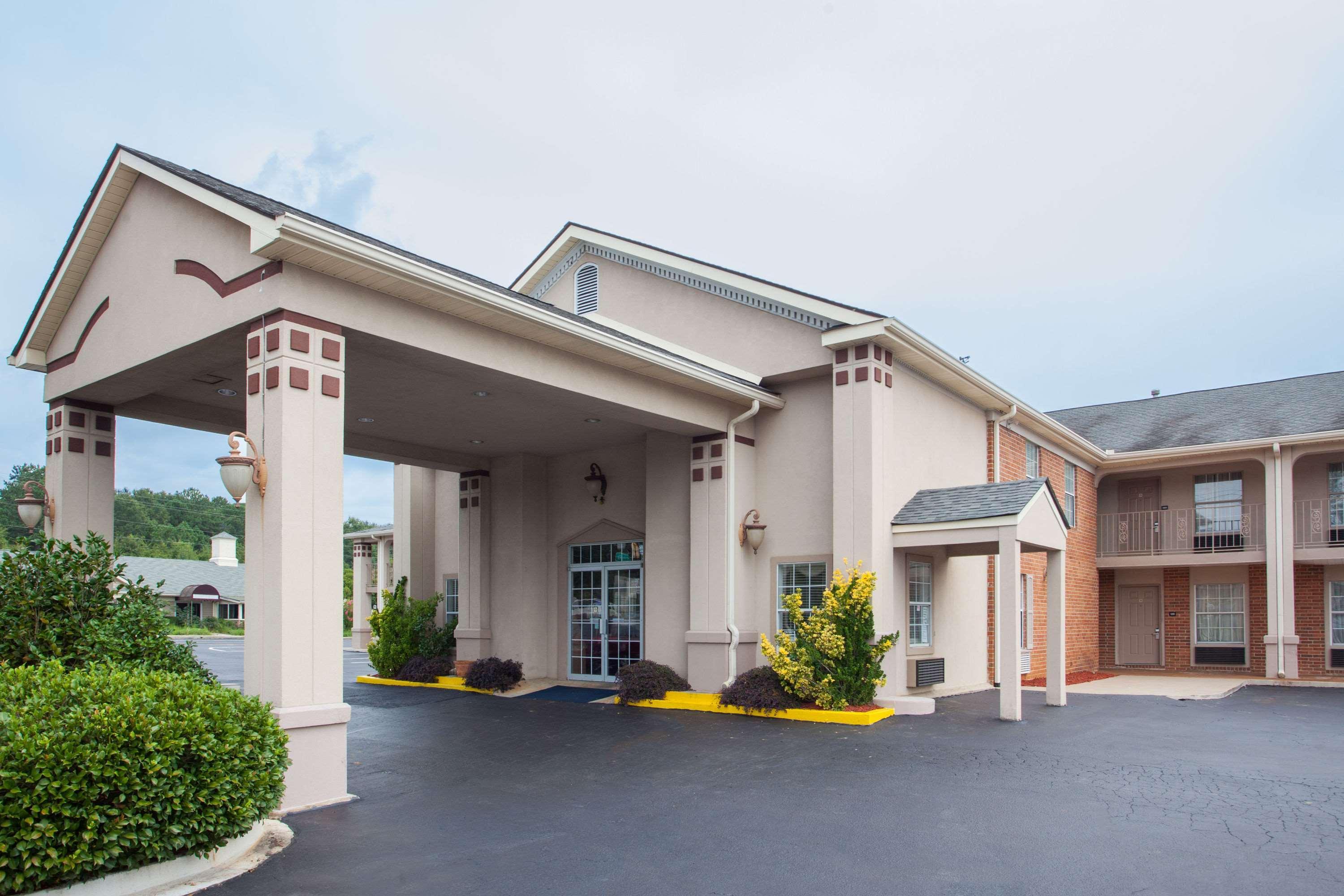 Super 8 By Wyndham Covington Hotel Exterior photo